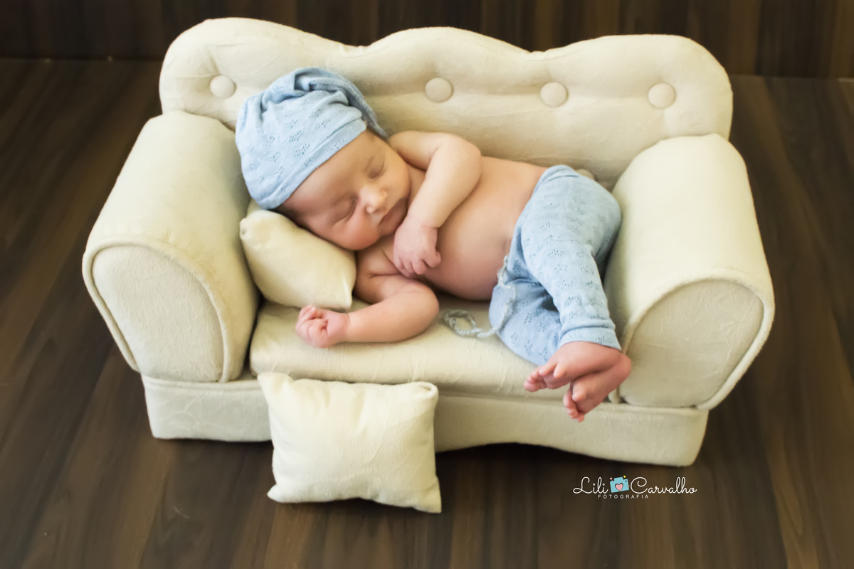 fotografia newborn em estudio em Maringá bebe dormindo 
