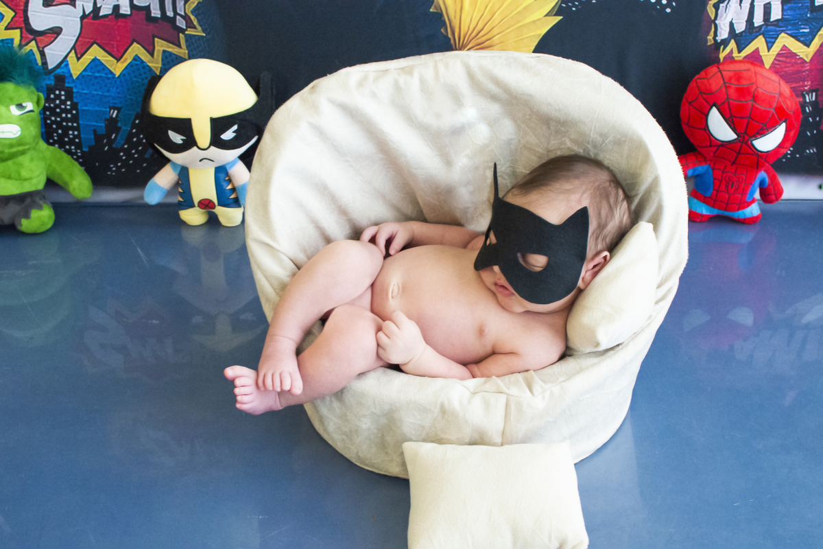 fotografia newborn em estudio em Maringá batman 