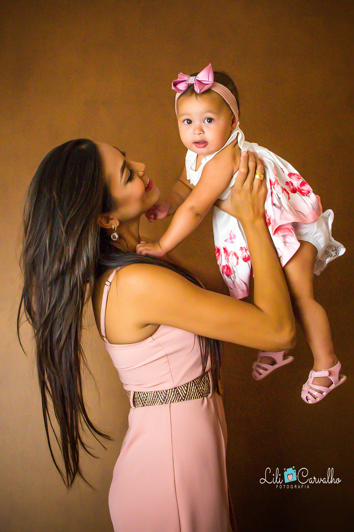 fotografia  de mãe e filha no estudio em Maringá  lindas 