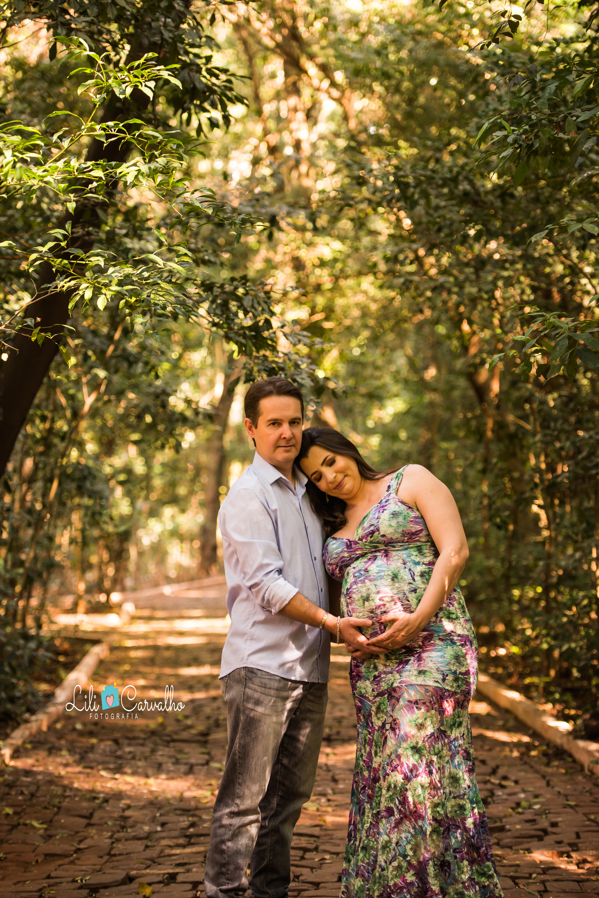 fotografia gestante no parque do Ingá, Maringá, carinho