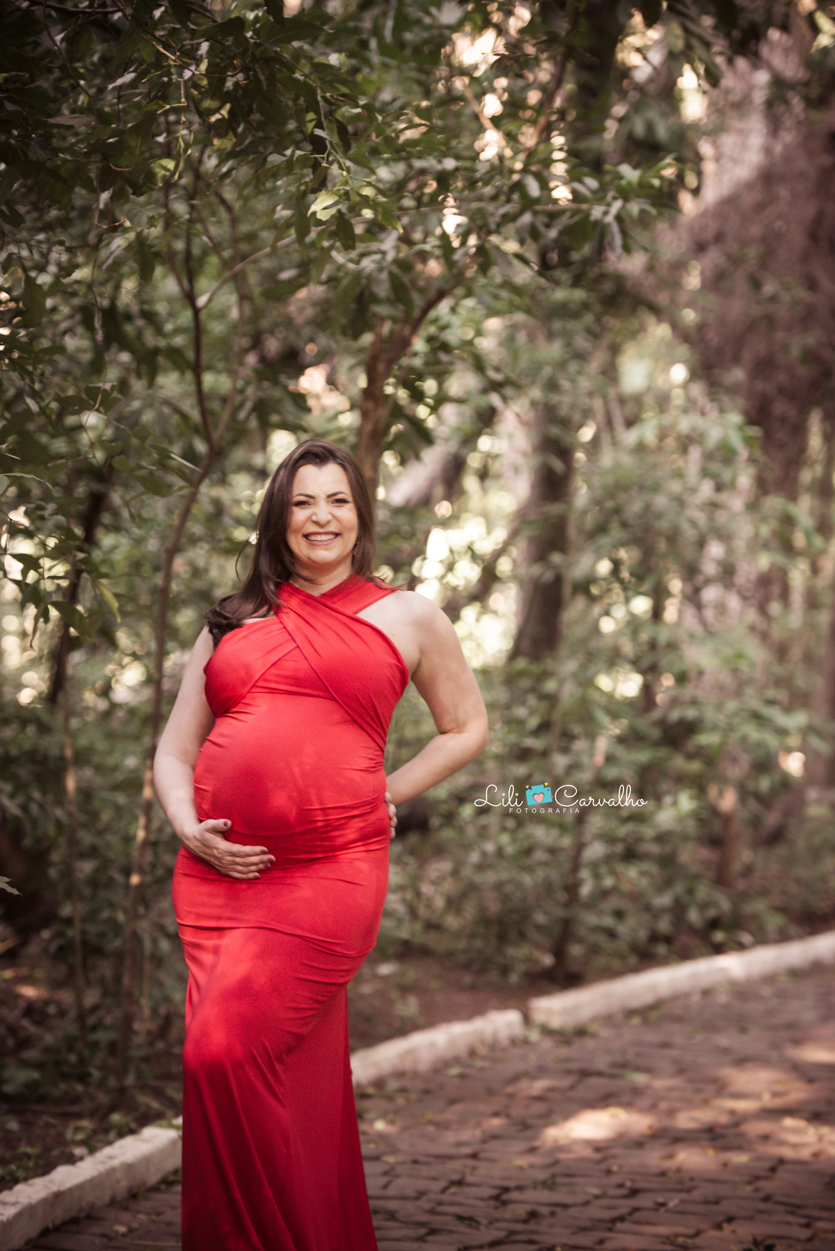 fotografia gestante no parque do Ingá, Maringá  vestido vermelho