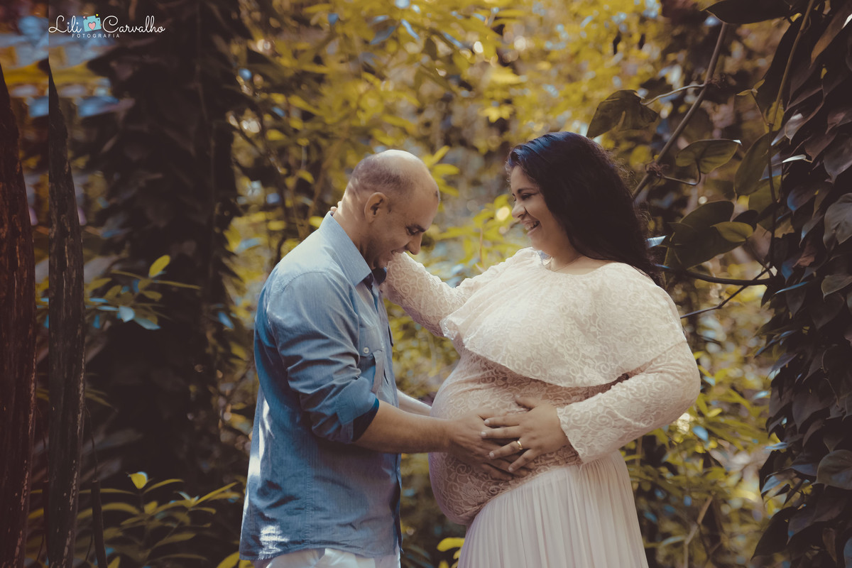 fotografia de gestante em Maringá em local externo  parque inga 