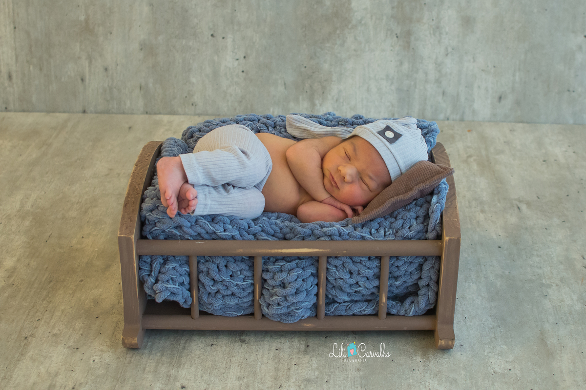 foto de bebê newborn feita no estudio fotografico em Maringá maozinha 