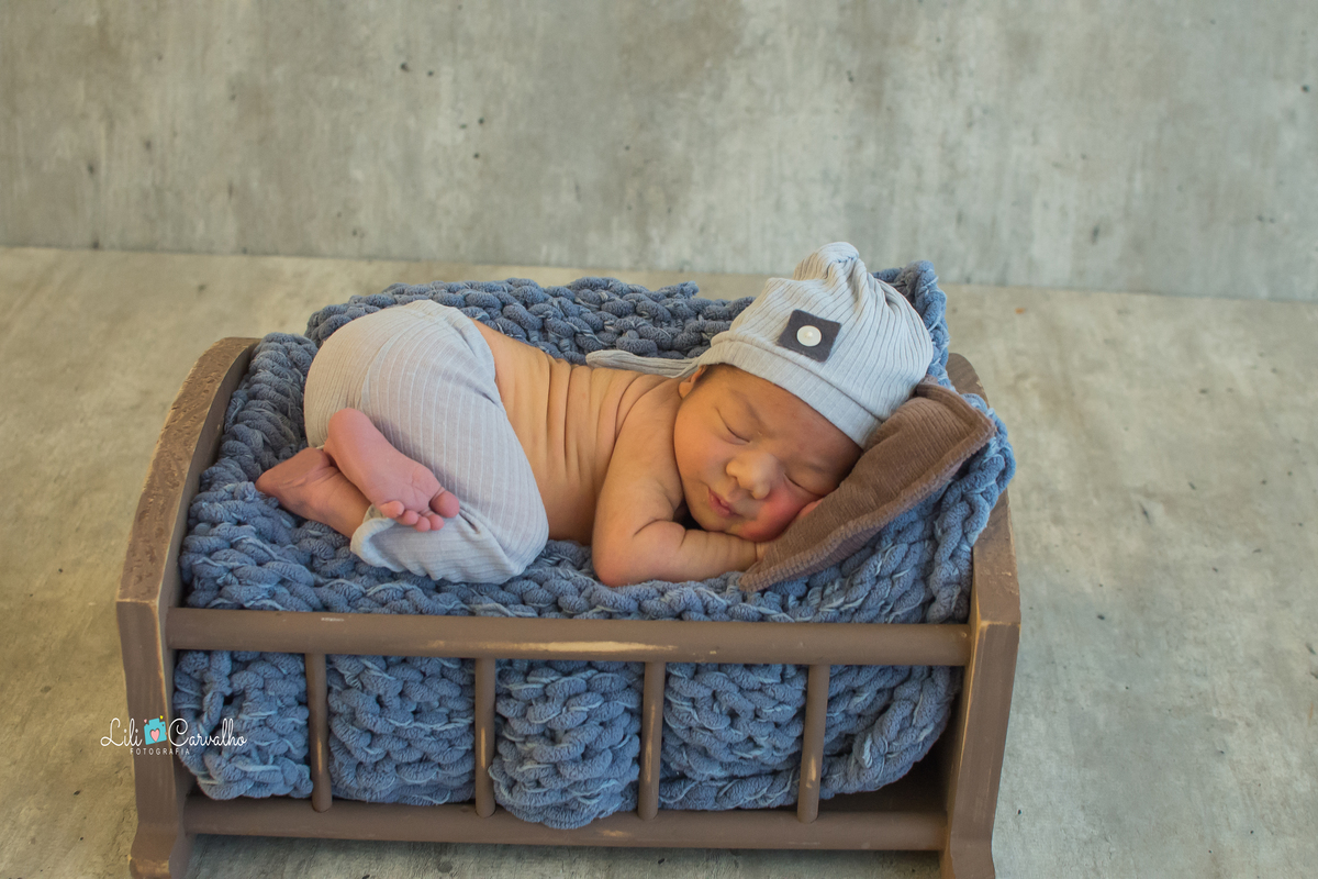foto de bebê newborn feita no estudio fotografico em Maringá pezinho