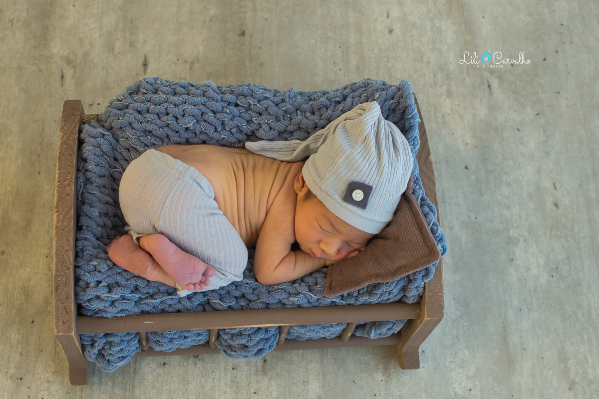 foto de bebê newborn feita no estudio fotografico em Maringá gordurinha