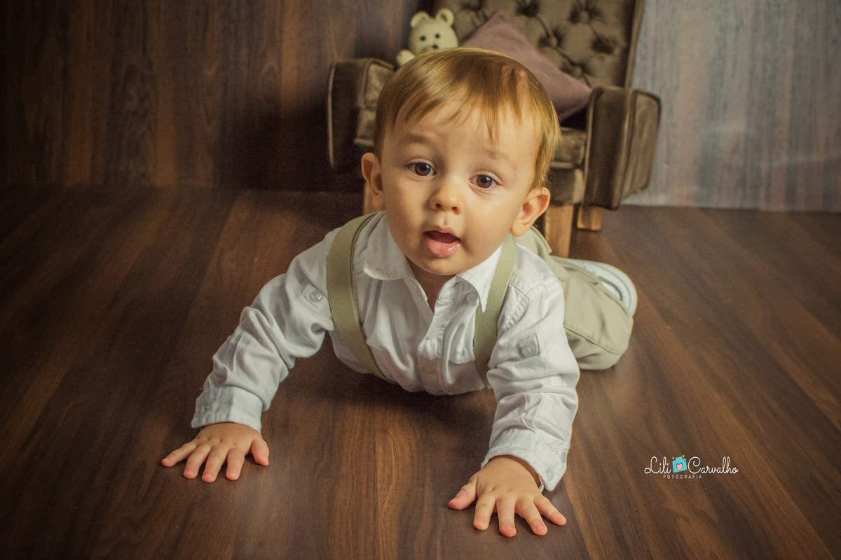 Ensaio fotografico de bebê em Maringá  deitado 