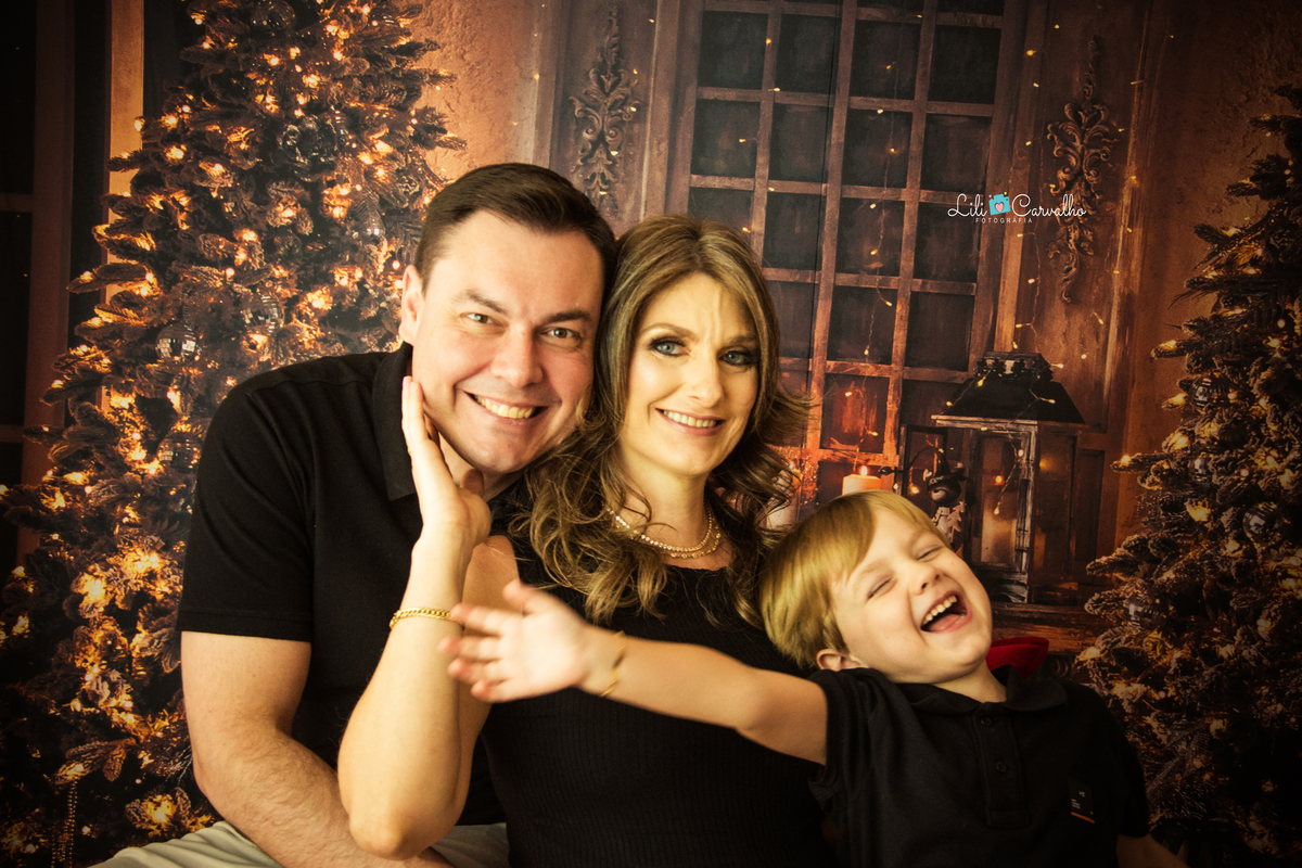 fotografia de gestante no estudio em Maringá  com familia 