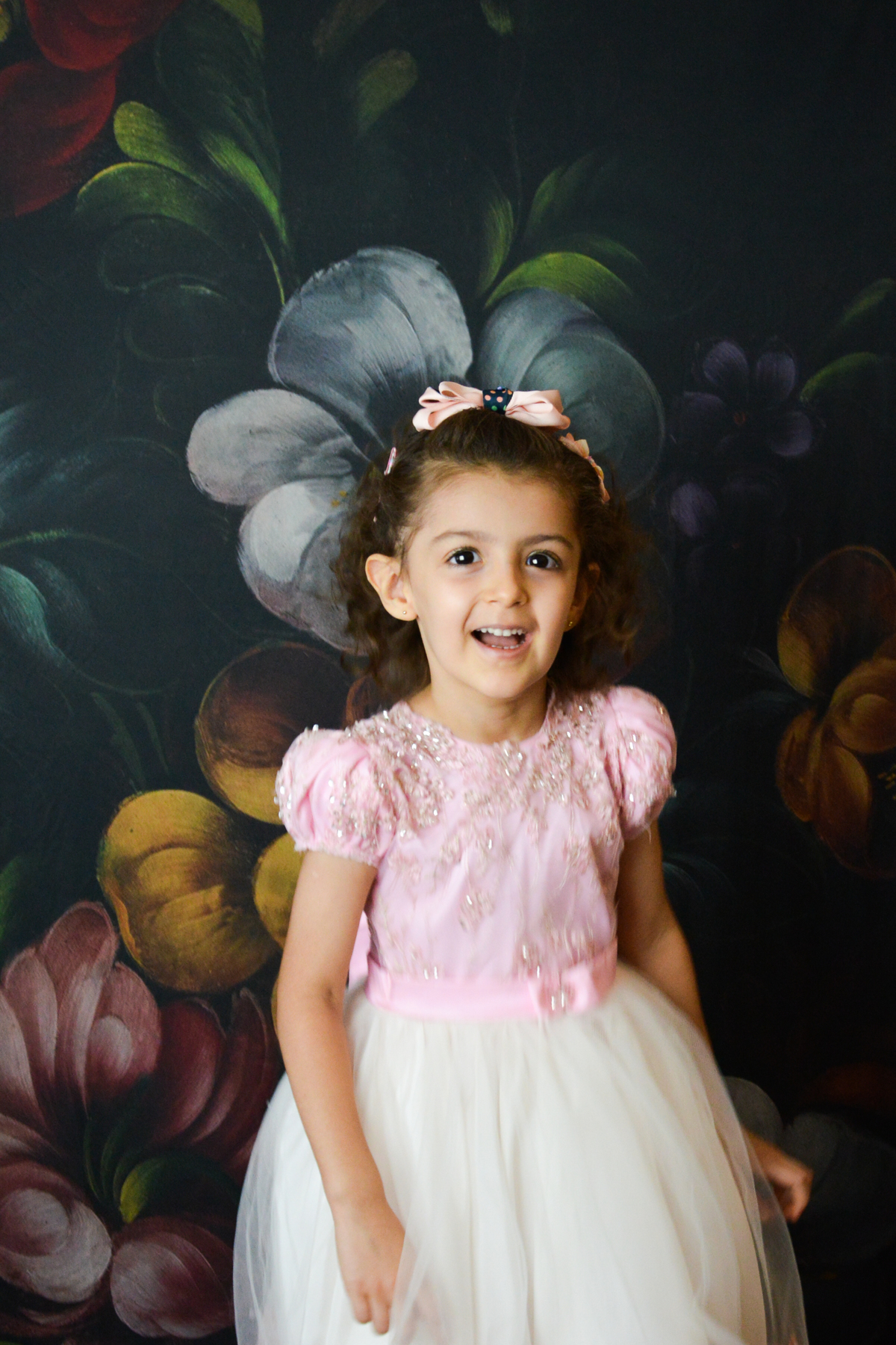 Fotografia de menina feita no estúdio em Maringá 