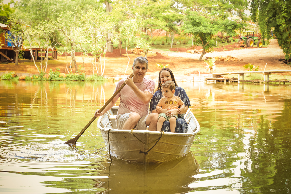 fotografia de familia no Eden Garden em Maringá  barco
