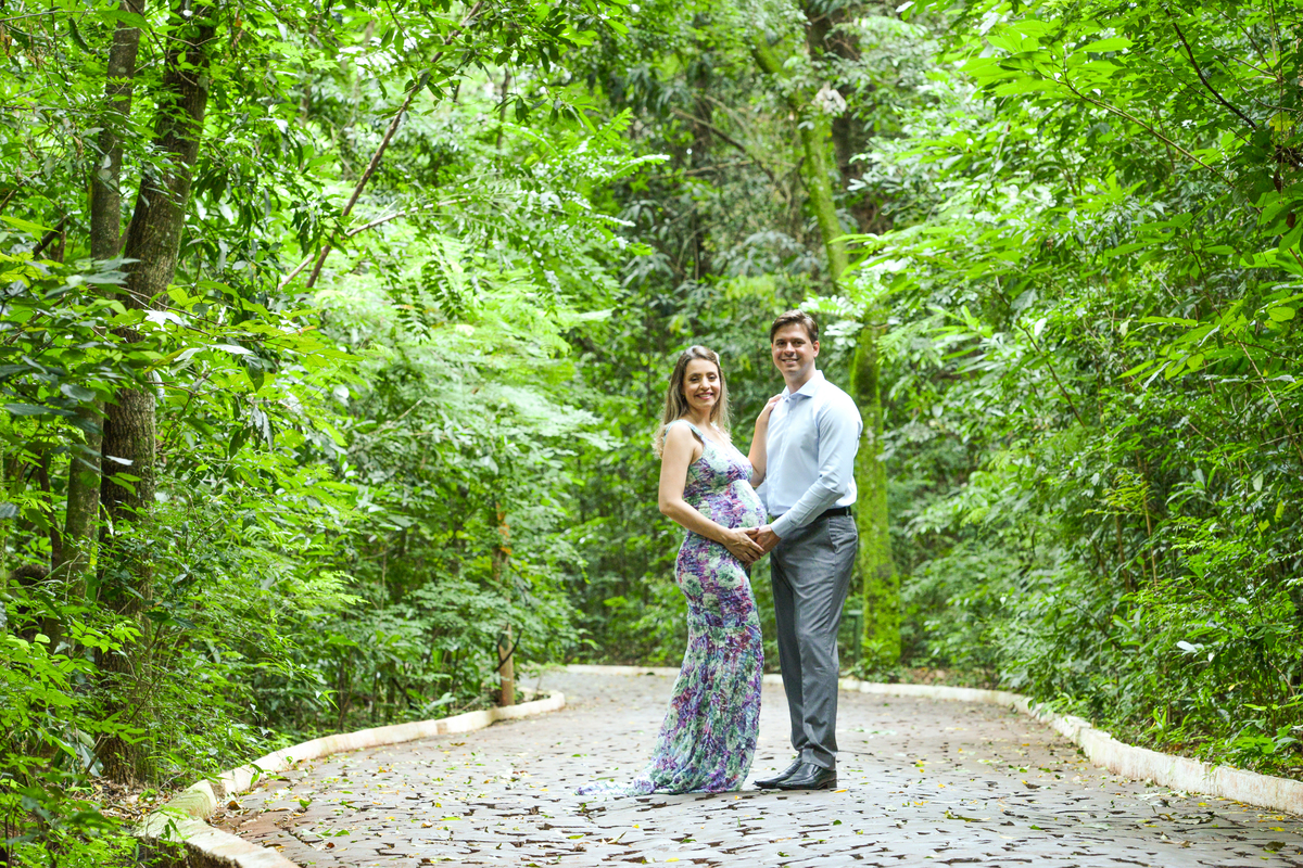 ensaio fotografico de gestante  em Maringá,  olhando para frente