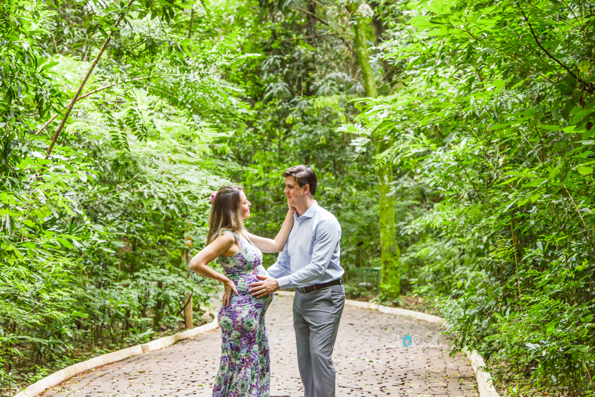 ensaio fotografico de gestante  em Maringá,  carinho no rosto 