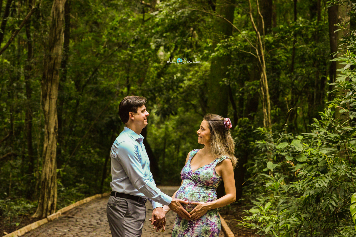 ensaio fotografico de gestante  em Maringá,  maos dadas 