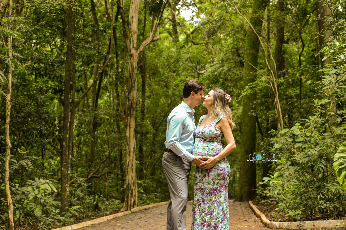 ensaio fotografico de gestante  em Maringá,  romance beijo 