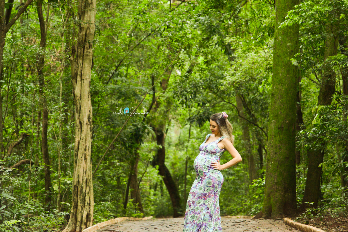 ensaio fotografico de gestante  em Maringá,  olhando para baixo 