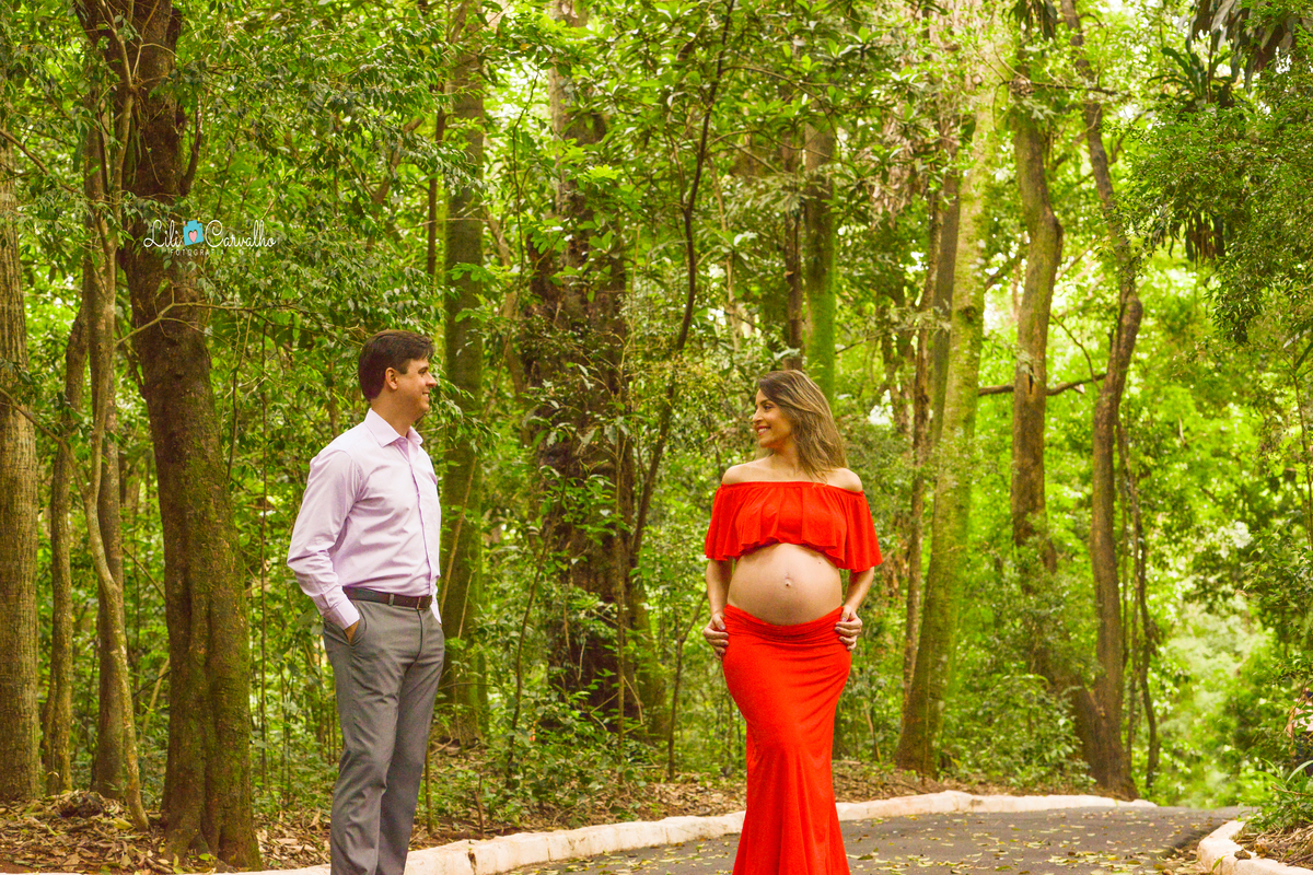 ensaio fotografico de gestante  em Maringá,  clima de romance vestido vermelho 