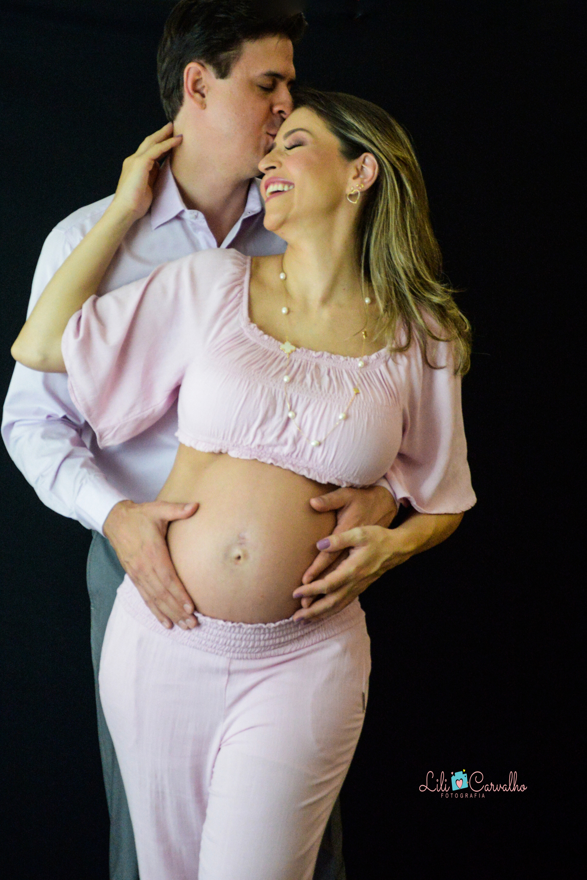 ensaio fotografico de gestante  em Maringá,  barriga a mostra 