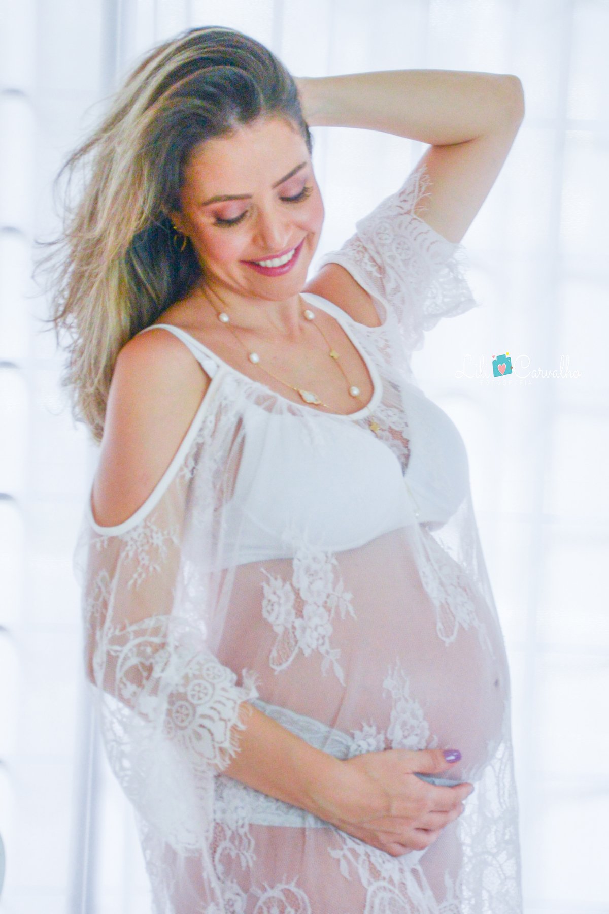 ensaio fotografico de gestante  em Maringá,  lingerie branca 