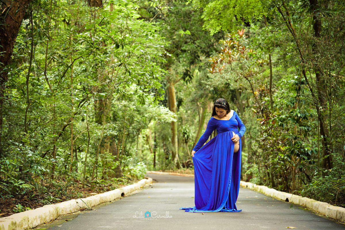 ensaio gestante em Maringá, em local externo, parque do ingá