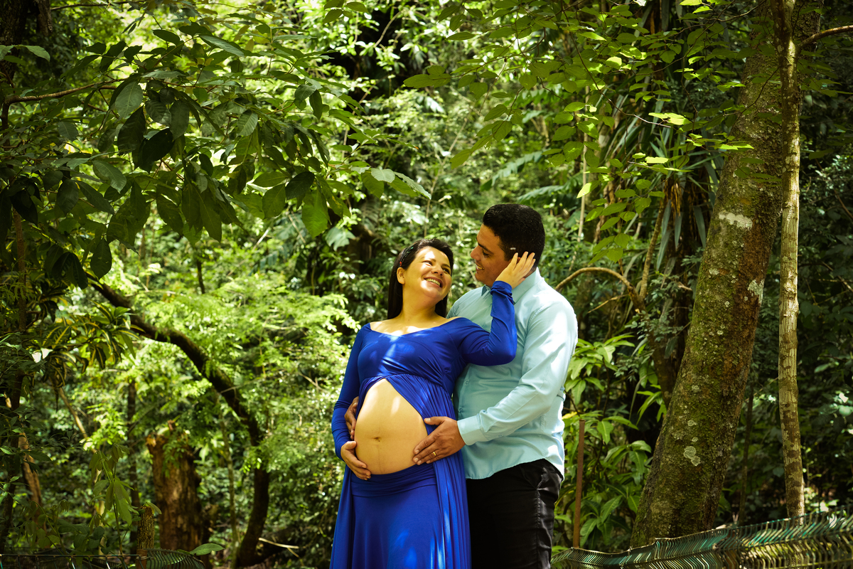 ensaio gestante em Maringá, em local externo, parque do ingá sorrisos 