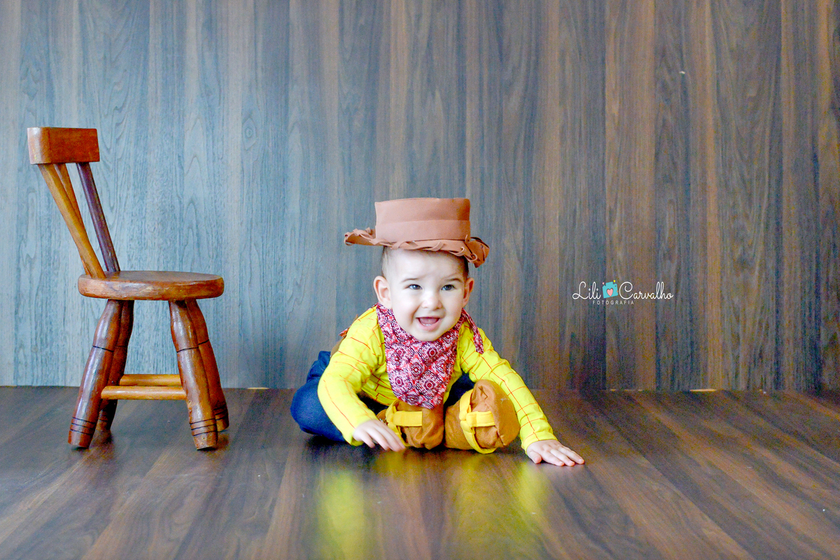 ensaio fotografico realizado em estudio em Maringa sorrindo 
