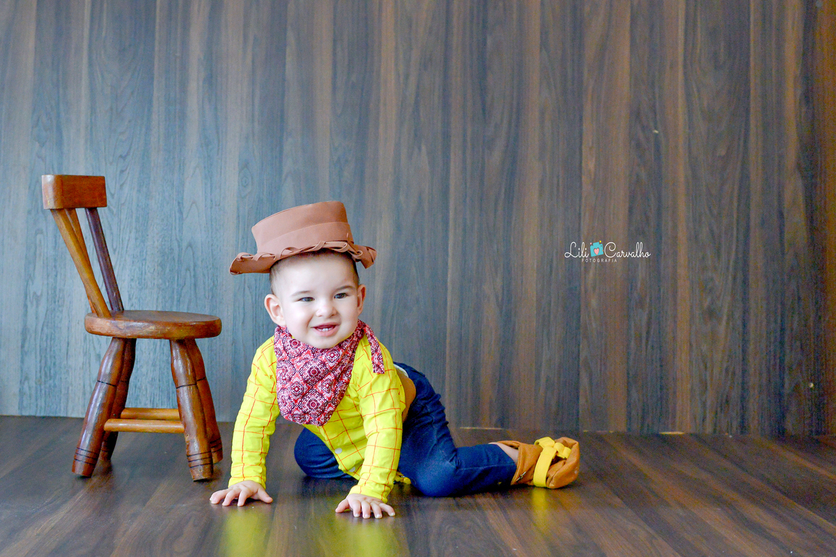 ensaio fotografico realizado em estudio em Maringa engatinhando 