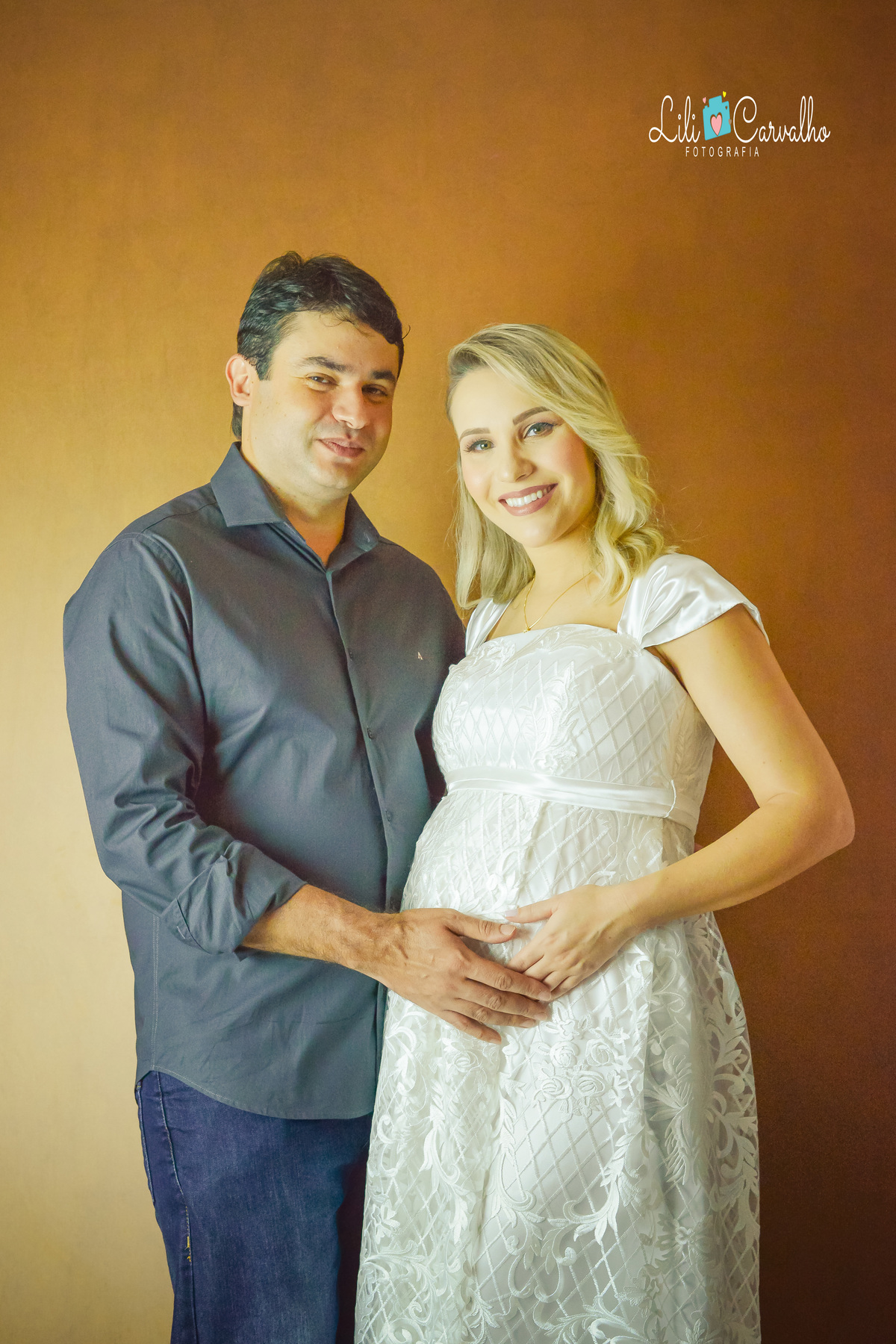 ensaio gestante no estúdio em Maringá casal