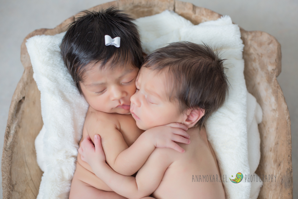 book newborn - ensaio newborn - fotografia newborn - Newborn Belém - Ana Mokarzel - fotógrafa de newborn - newborn de gêmeos - fotógrafa de família - fotografia de família - anamokarzelfotografia