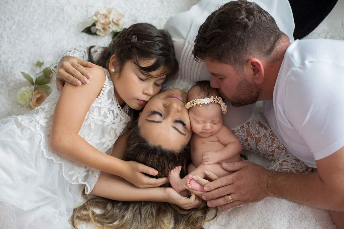 book newborn - ensaio newborn - Ana Mokarzel - Ana Mokarzel Fotografia - newborn menina - Belém - Pará - Brasil - fotógrafa de newborn - fotógrafa de família