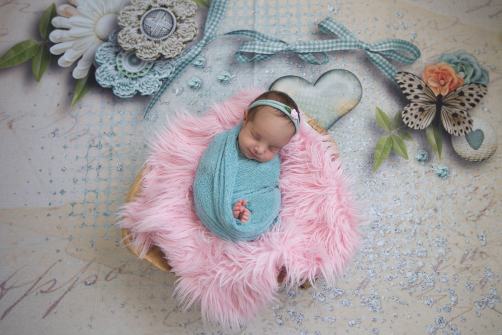 bebê linda, em seu ensaio newborn, feito por Ana Mokarzel, em Belém do Pará