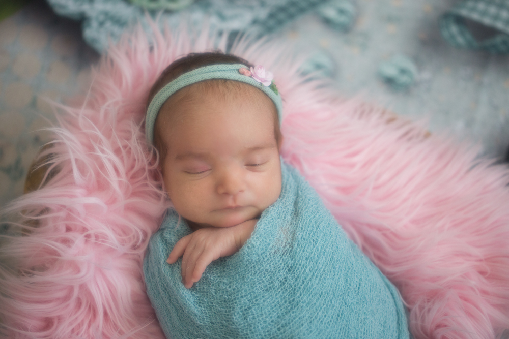 bebê, em seu ensaio newborn, feito por Ana Mokarzel, em Belém do Pará