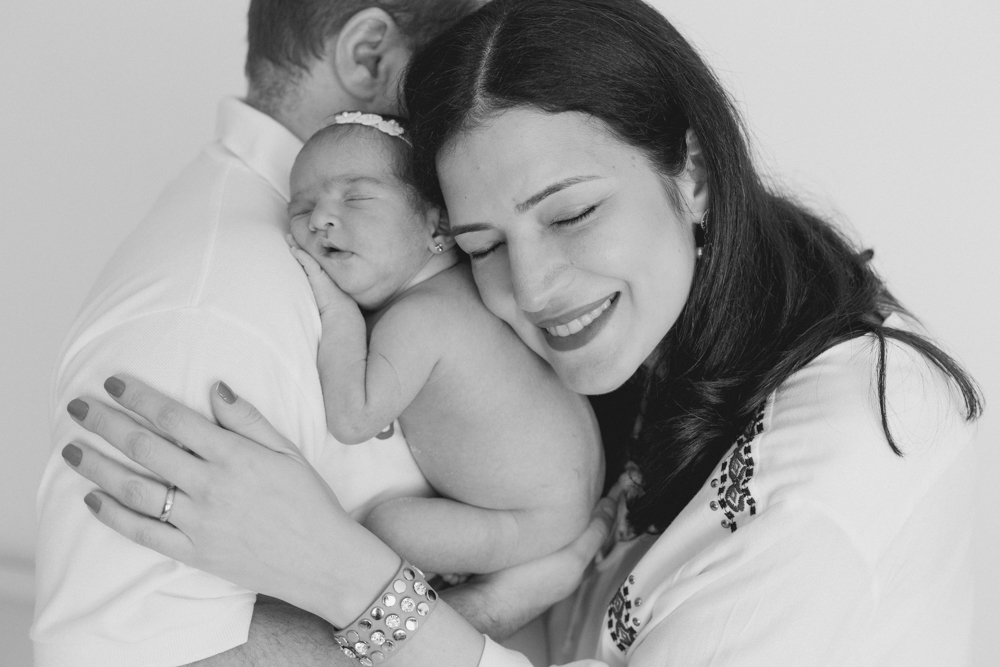 família, amor, bebê , em seu ensaio newborn, feito por Ana Mokarzel, em Belém do Pará