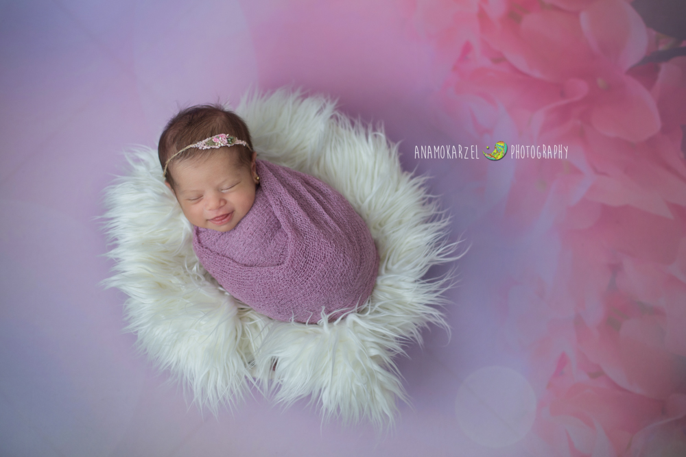 bebezinha linda, em seu ensaio newborn, feito por Ana Mokarzel em Belém do Pará