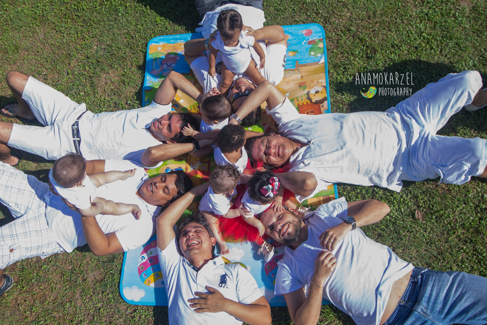 book de família - Ana Mokarzel - Ensaio família - amigas - mulheres - Belém - Pará - Ana Mokarzel - anamokarzel - pais e filhos - Os pais experimentando um pouco da farra com seus filhos