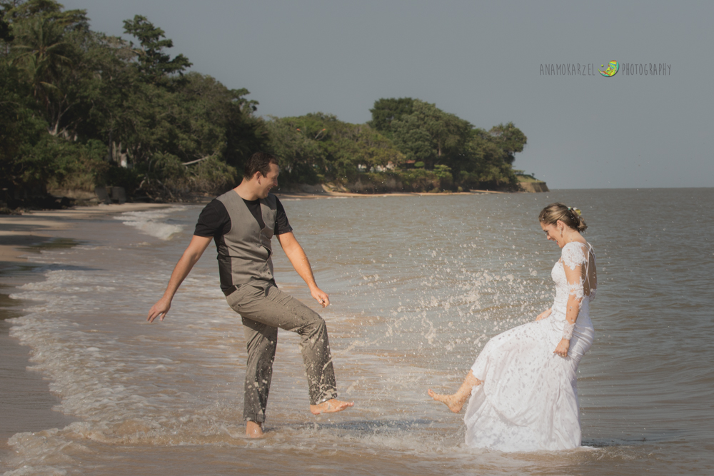 praia - Ana Mokarzel - ensaio de casal - book de casal - trash the dress - fotografa de família - book de família - Brenda - Toninho - Mosqueiro - Pará - noivos
