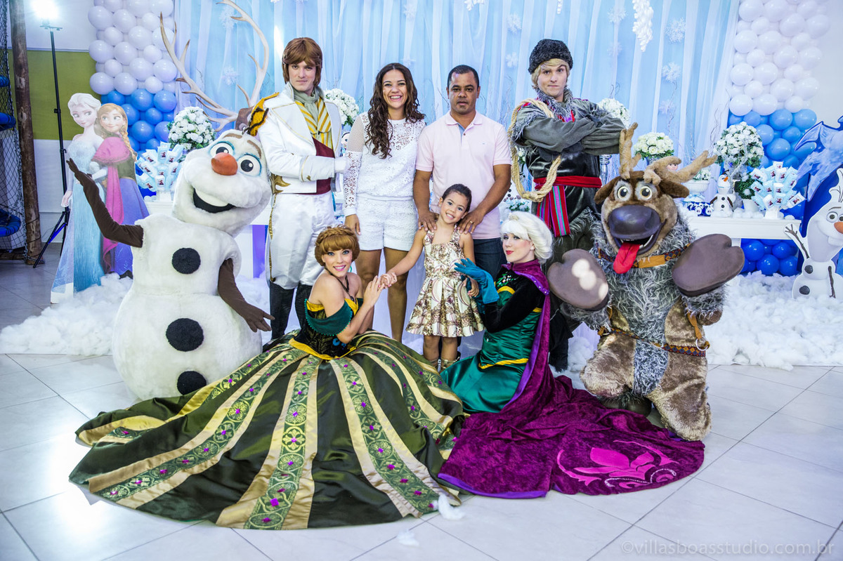 Lara 05 anos, personagens frozen