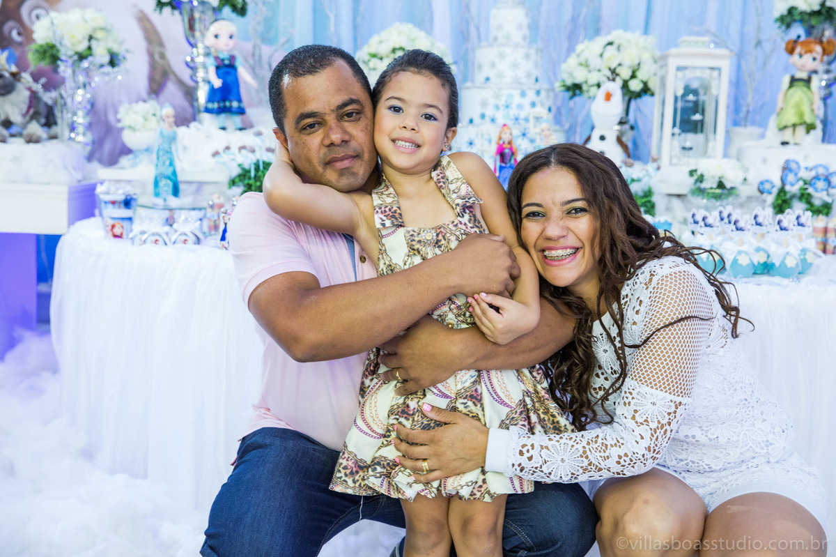 Lara 05 anos, personagens frozen, familia da aniversariante,