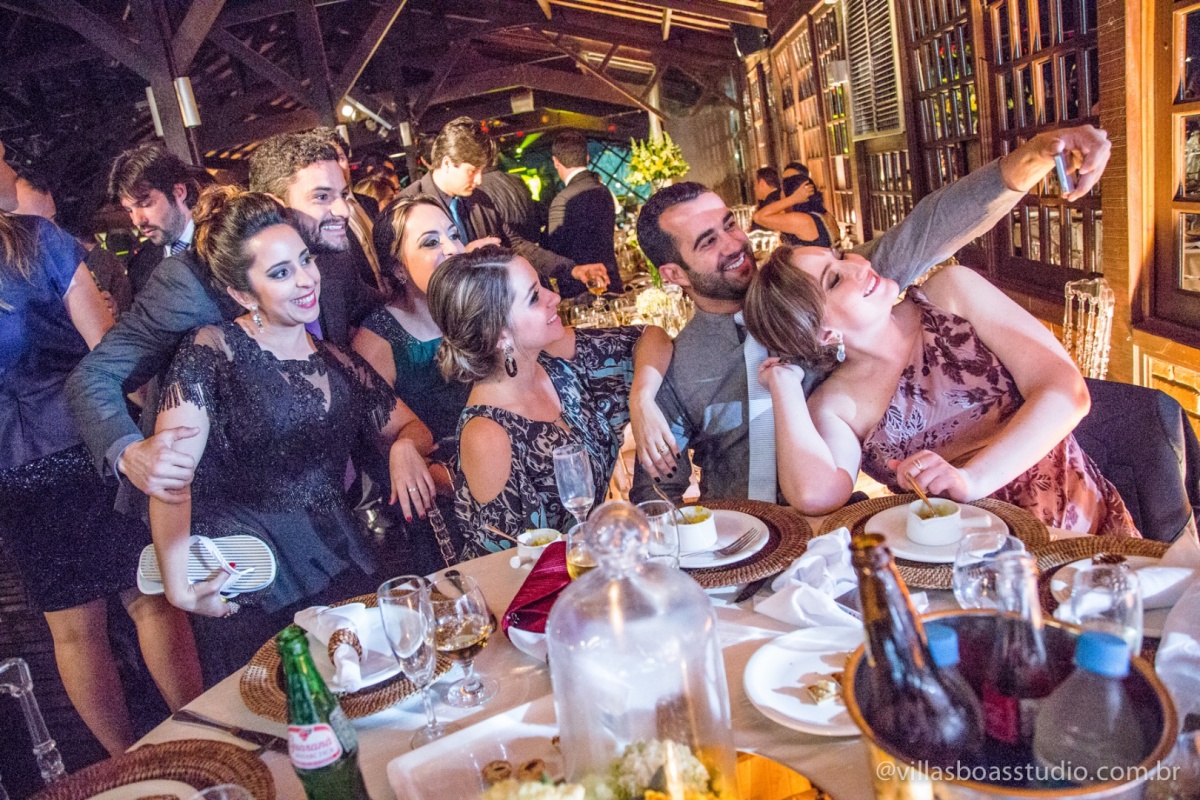 convidados da noiva, convidados do noivo, self na mesa, self.