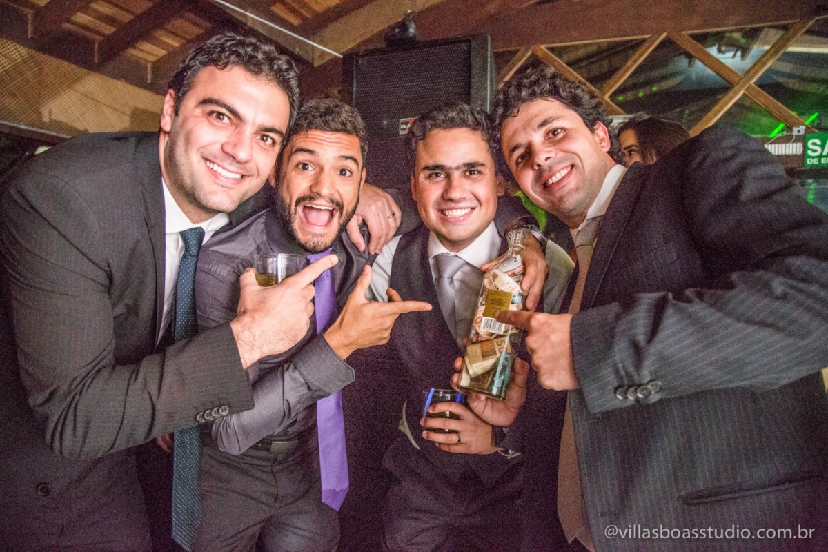 amigos do noivo, padrinhos do noivo, terno do noivo, gravata do noivo.
