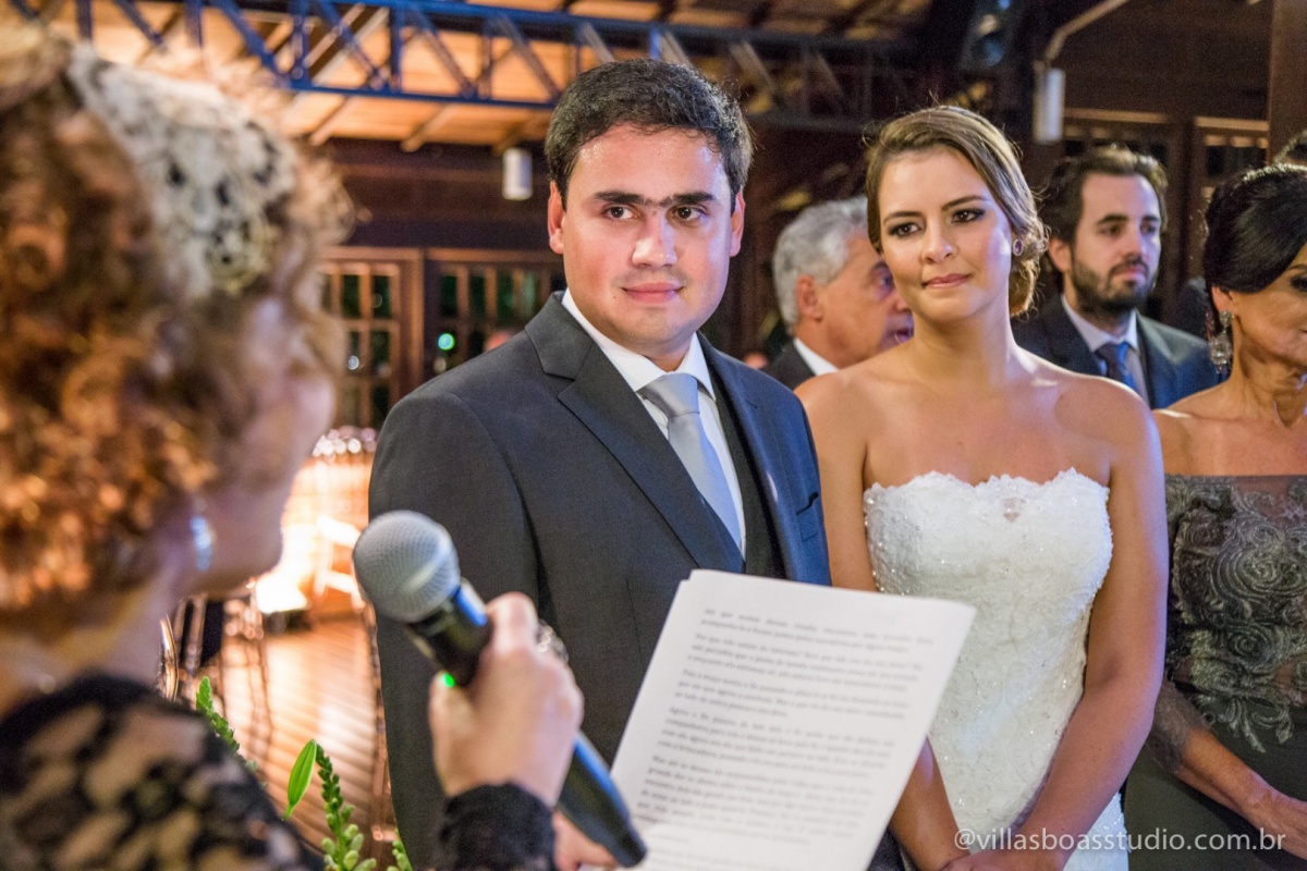 noiva no altar, noiva, noivo no altar, noivo, cerimonia, padrinhos, madrinhas, hora da cerimonia.