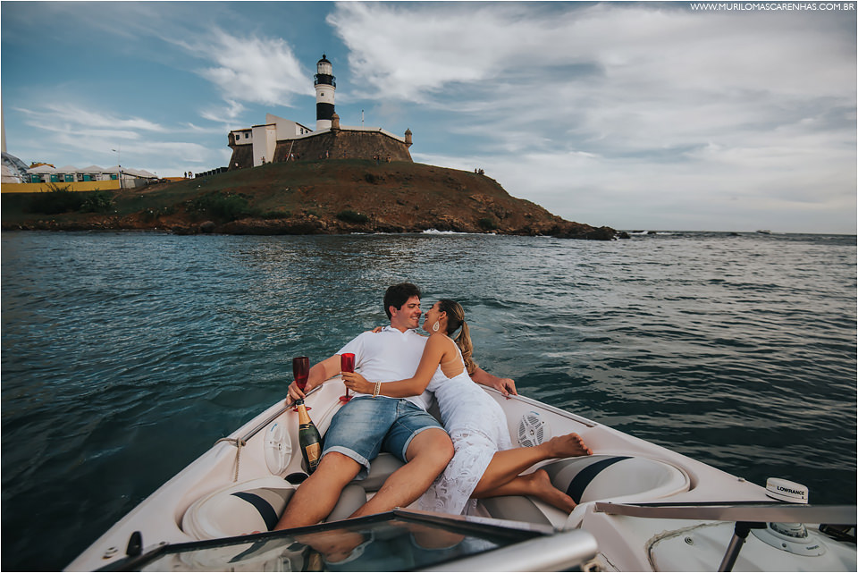 casal faz ensaio na baía de todos os santos salvador, o ensaio foi feito em uma lancha no carnaval de 2017