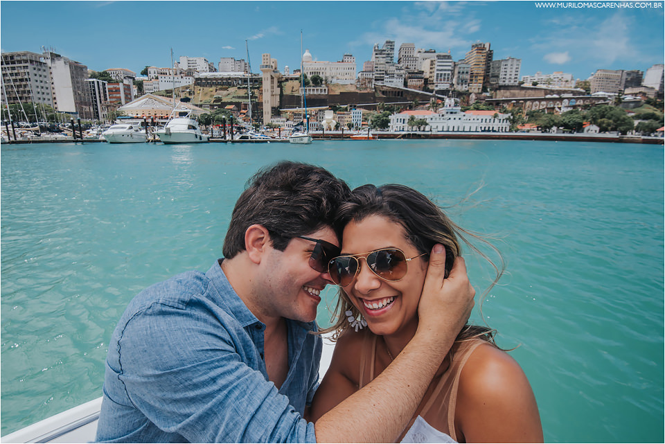 casal faz ensaio na baía de todos os santos salvador, o ensaio foi feito em uma lancha no carnaval de 2017