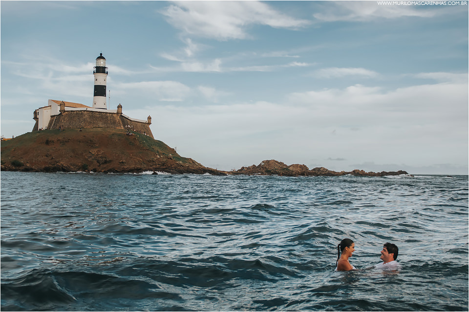 casal faz ensaio na baía de todos os santos salvador, o ensaio foi feito em uma lancha no carnaval de 2017