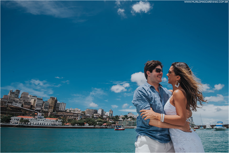 casal faz ensaio na baía de todos os santos salvador, o ensaio foi feito em uma lancha no carnaval de 2017
