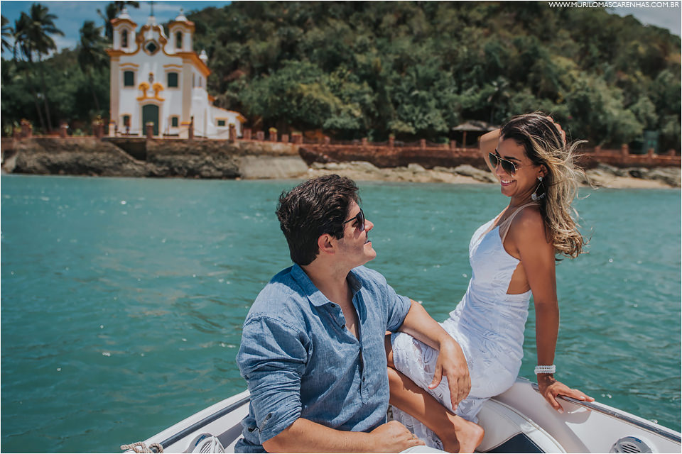 casal faz ensaio na baía de todos os santos salvador, o ensaio foi feito em uma lancha no carnaval de 2017