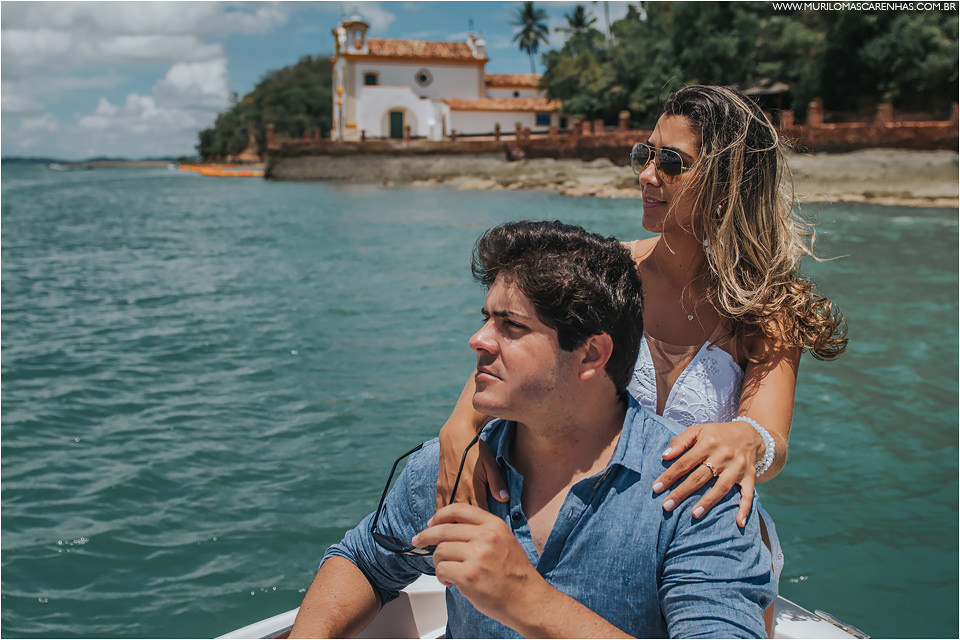 casal faz ensaio na baía de todos os santos salvador, o ensaio foi feito em uma lancha no carnaval de 2017