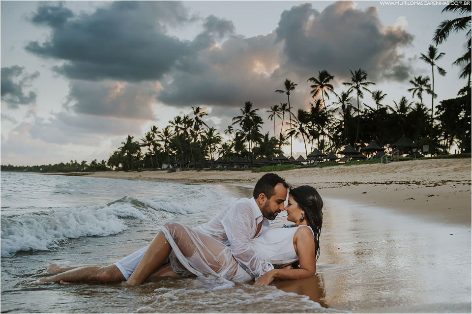 ensaio de casal em praia do forte sorrisos bela maquiagem da noiva roupas da moda pousada ferias bahia murilo mascarenhas sensual