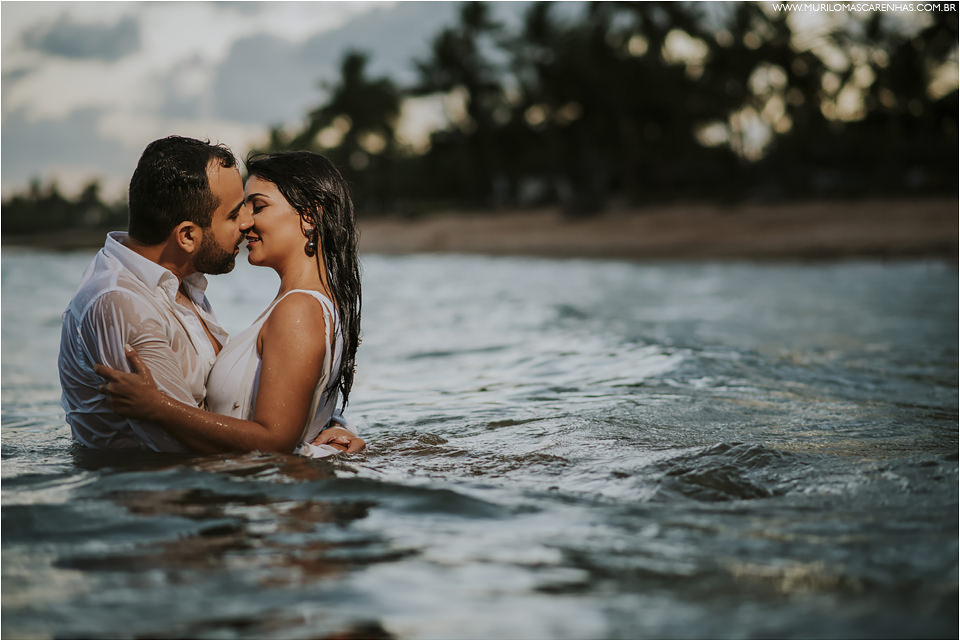 ensaio de casal em praia do forte sorrisos bela maquiagem da noiva roupas da moda pousada ferias bahia murilo mascarenhas sensual
