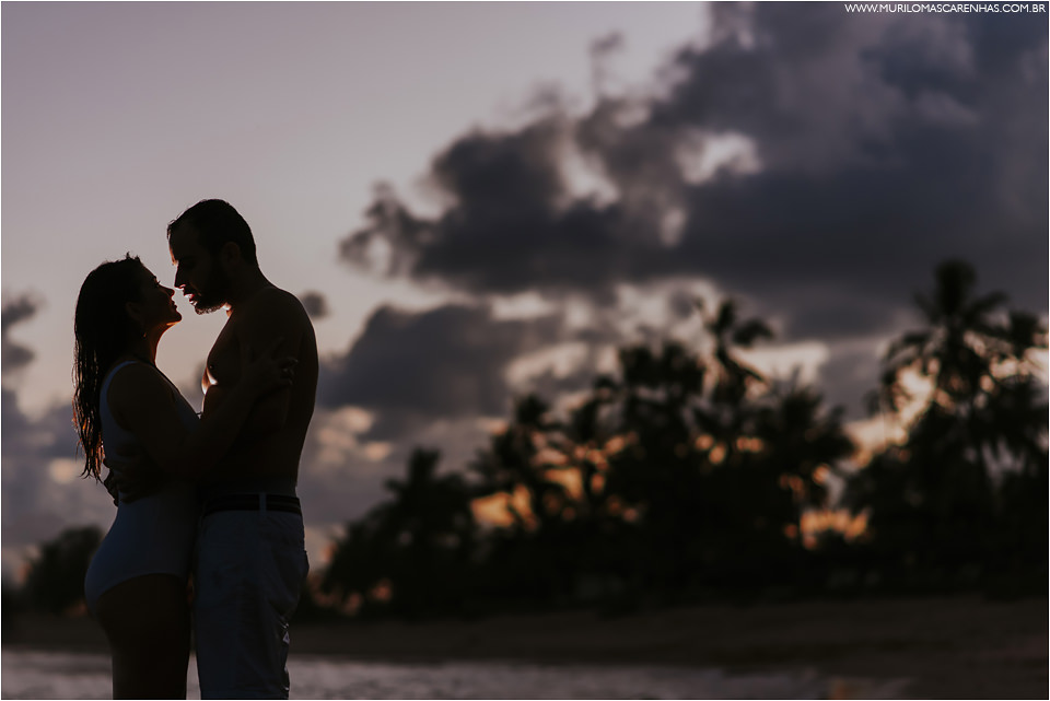 ensaio de casal em praia do forte sorrisos bela maquiagem da noiva roupas da moda pousada ferias bahia murilo mascarenhas sensual