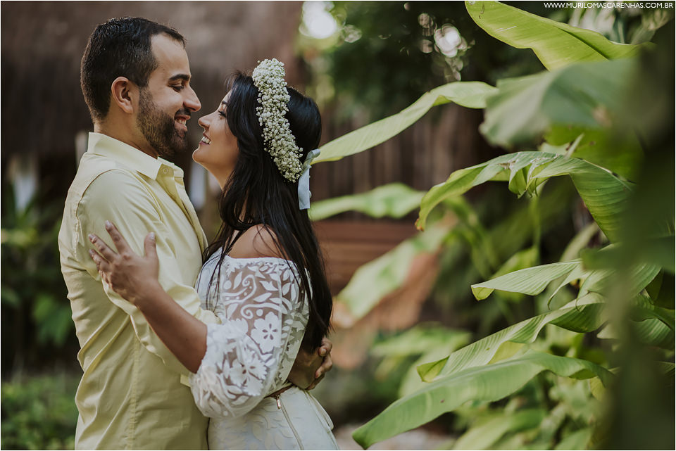 ensaio de casal em praia do forte sorrisos bela maquiagem da noiva roupas da moda pousada ferias bahia murilo mascarenhas