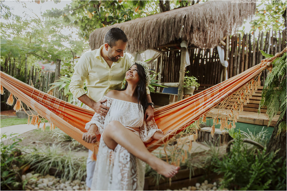 ensaio de casal em praia do forte sorrisos bela maquiagem da noiva roupas da moda pousada ferias bahia murilo mascarenhas